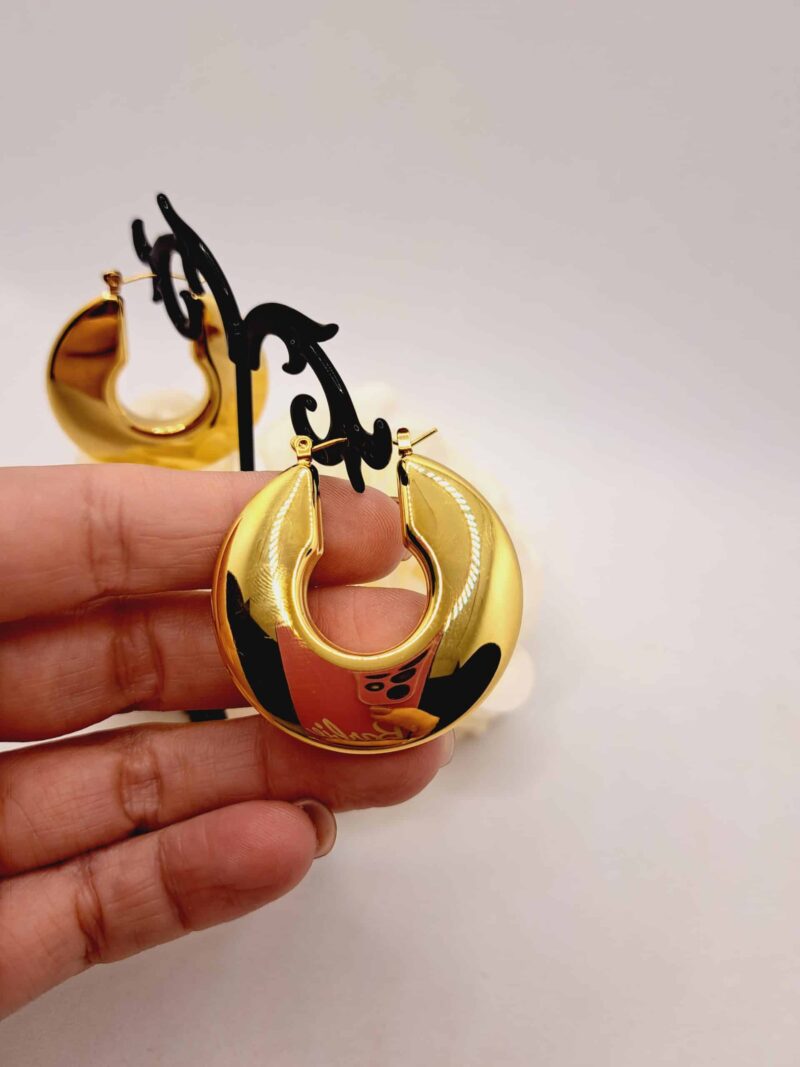 Créoles "Izis" en Acier Inoxydable Doré - Diamètre 4cm – Image 5