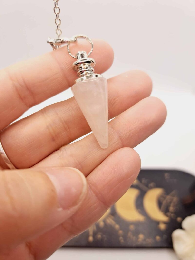 Pendule quartz rose en pierre naturelle avec chaîne en acier inoxydable argenté – Image 2