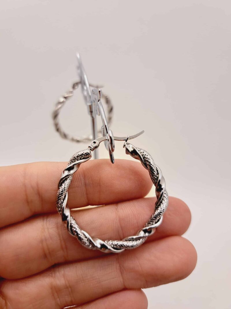 Créole "Lya" en Acier Inoxydable Argenté - 4cm de Diamètre – Image 7