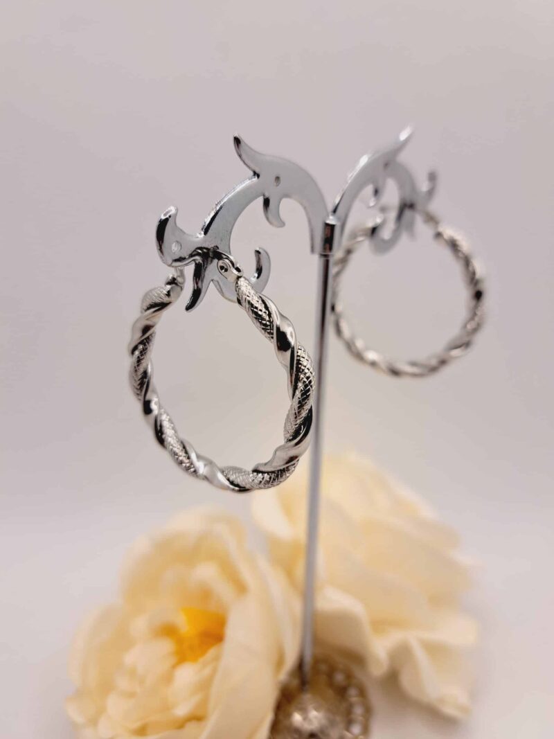 Créole "Lya" en Acier Inoxydable Argenté - 4cm de Diamètre – Image 3